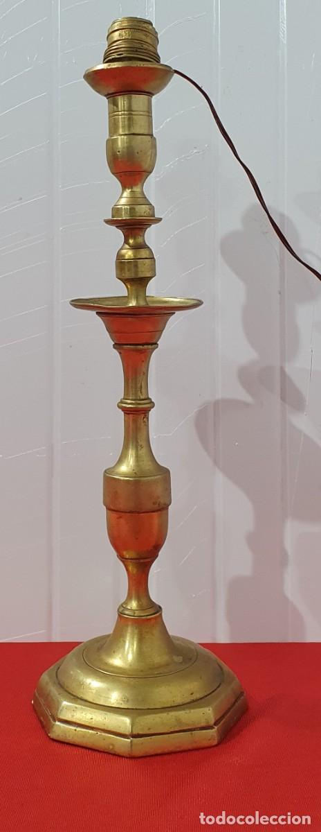 Antig&uuml;edades: Candelabro antiguo de laton electrificado - Foto 1