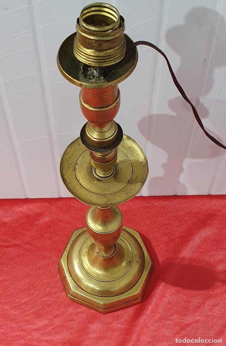 Antig&uuml;edades: Candelabro antiguo de laton electrificado - Foto 3