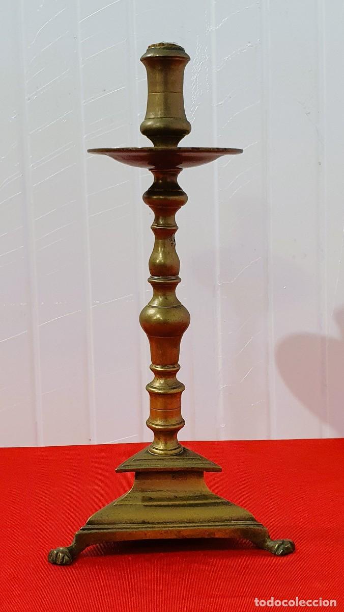 Antig&uuml;edades: Candelabro antiguo de laton - Foto 1
