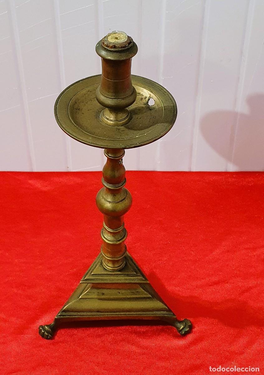 Antig&uuml;edades: Candelabro antiguo de laton - Foto 2