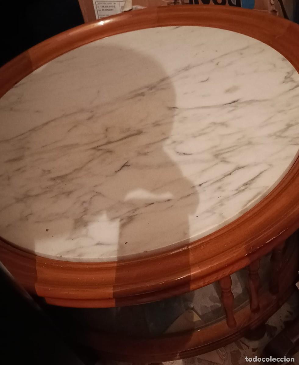 Antig&uuml;edades: MESA AUXILIAR REDONDA DE MADERA Y CENTRO DE MARMOL. - Foto 2