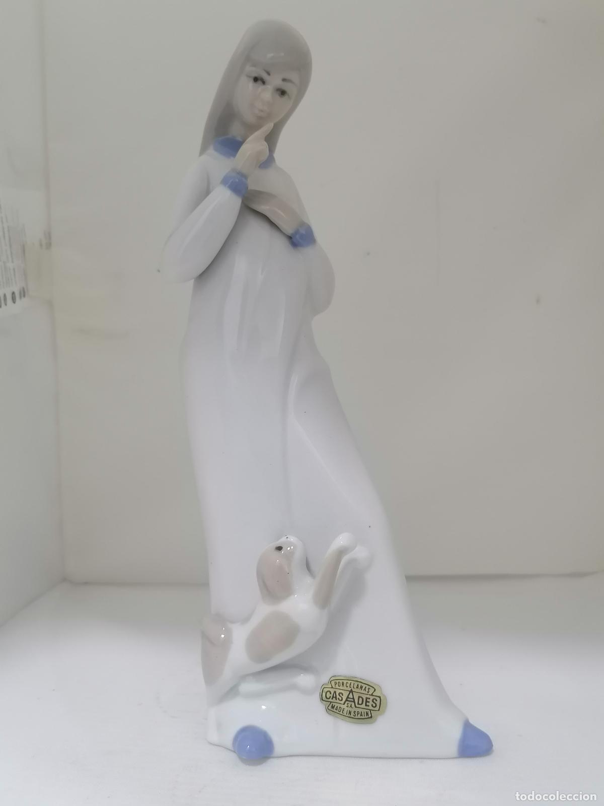 Antig&uuml;edades: FIGURA PORCELANA, NI&Ntilde;A CON PERRITO, SELLO CASADES ALTURA 23 CM