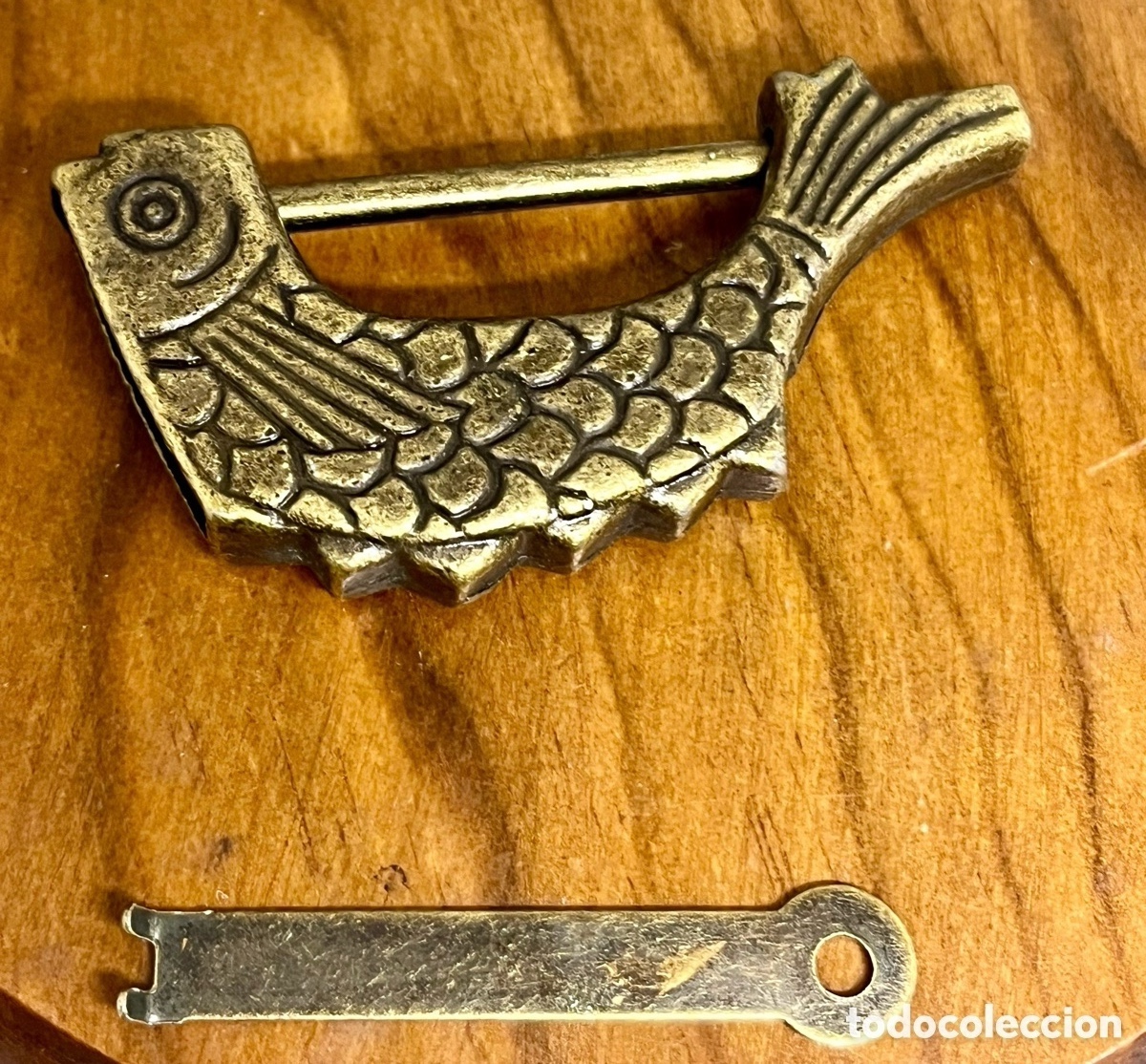 Antig&uuml;edades: CANDADO CHINO DE BRONCE FORMA DE PEZ - Foto 1