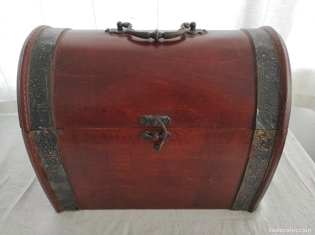 Antig&uuml;edades: Caja de madera decorativa - Foto 1