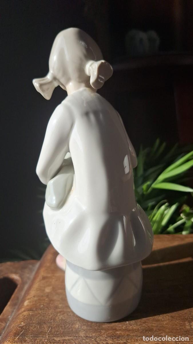 Antig&uuml;edades: Ni&ntilde;a con Coletas y Bebe Sentada Lladro - Foto 6