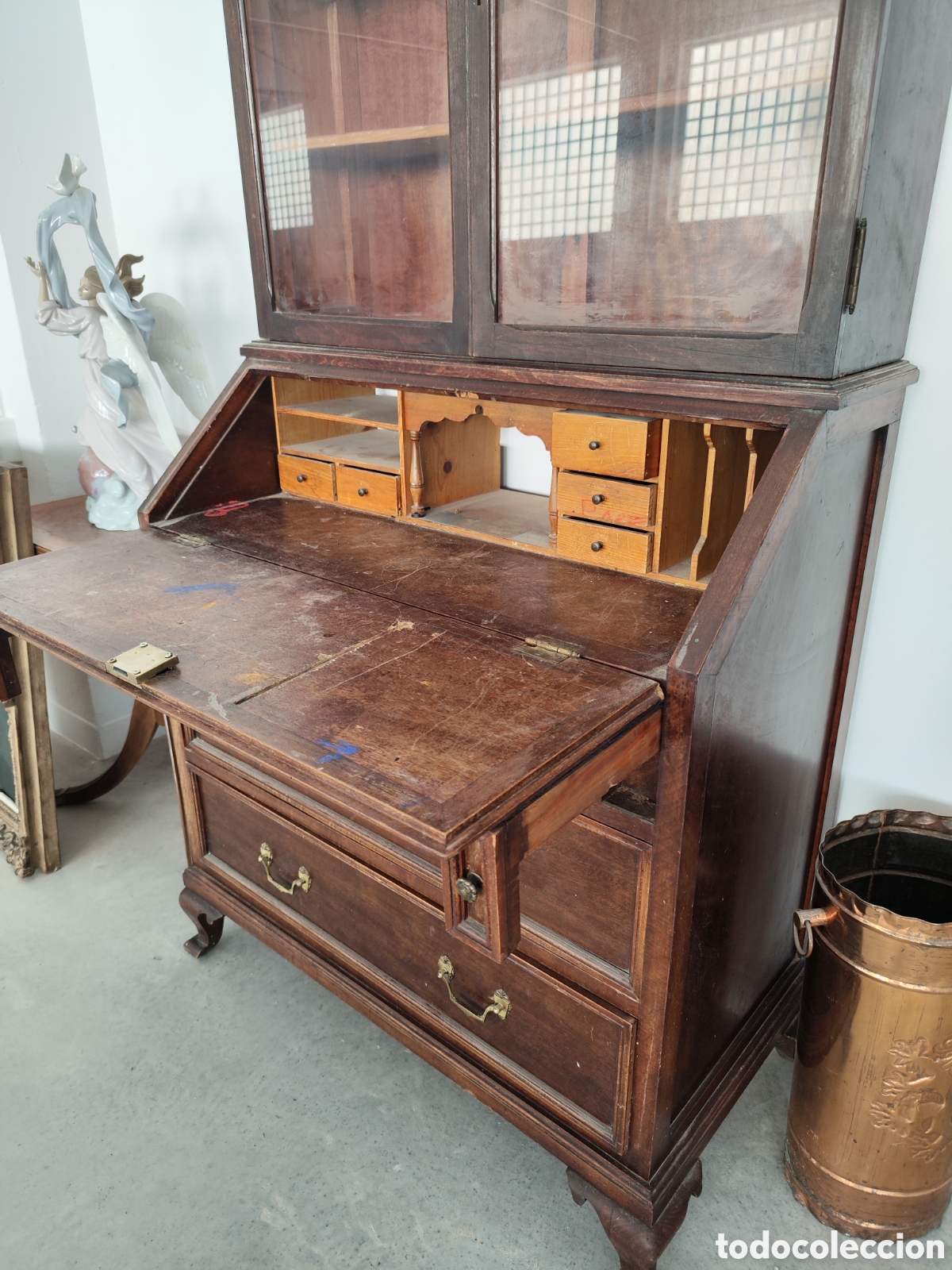 Antig&uuml;edades: Antiguo escritorio con vitrina. - Foto 2