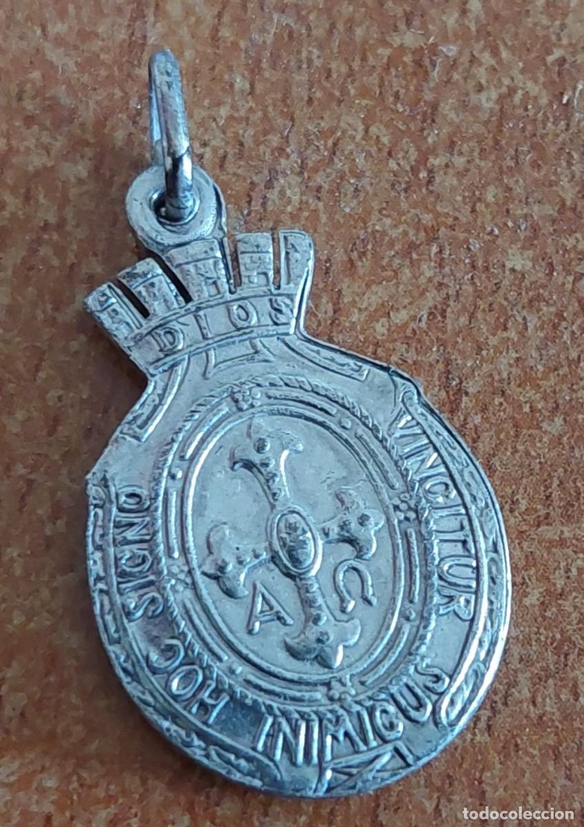 Antig&uuml;edades: Medalla plata virgen de Covadonga - Foto 2