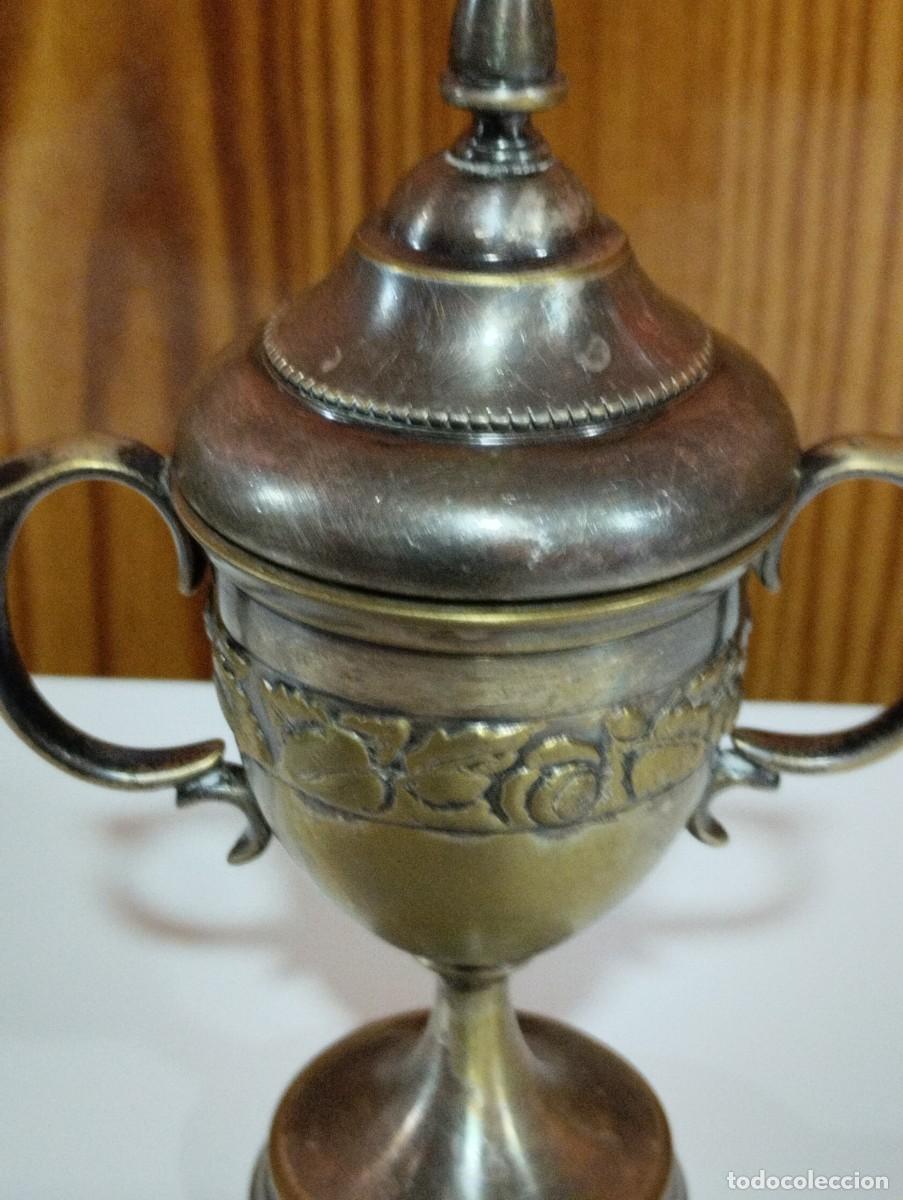 Antig&uuml;edades: antigua copa de laton - Foto 3