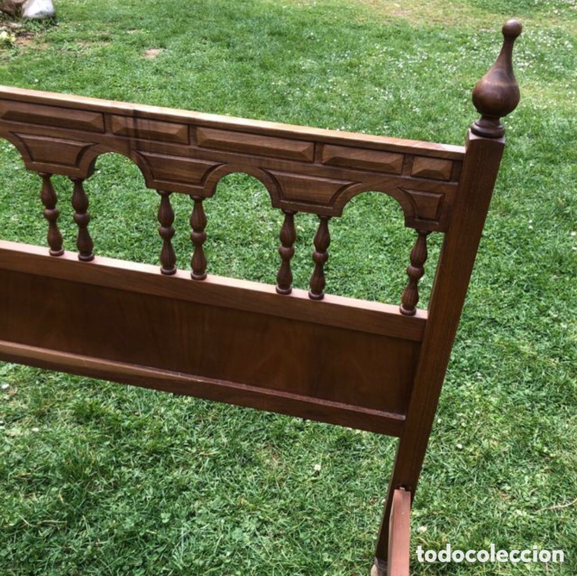 Antig&uuml;edades: CAMA DE MADERA TALLADA ESTILO CASTELLANO COMLETA - Foto 2