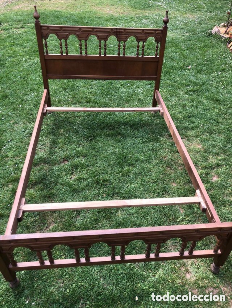 Antig&uuml;edades: CAMA DE MADERA TALLADA ESTILO CASTELLANO COMLETA - Foto 4