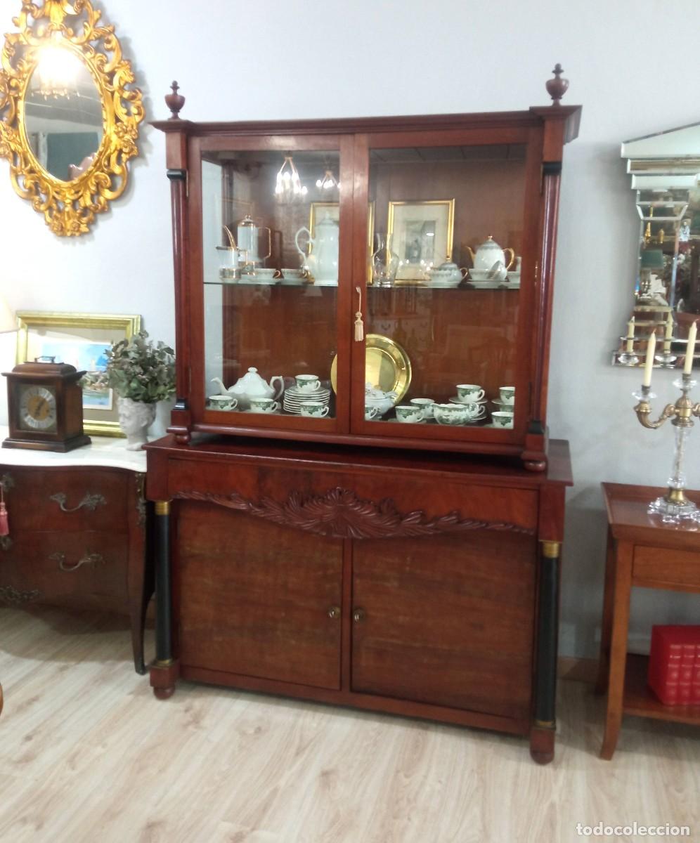 Antig&uuml;edades: Vitrina antigua de caoba - Foto 1