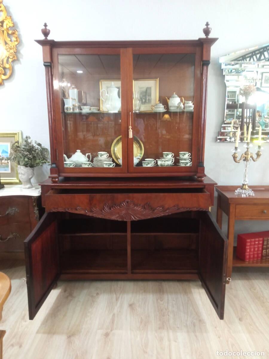 Antig&uuml;edades: Vitrina antigua de caoba - Foto 2