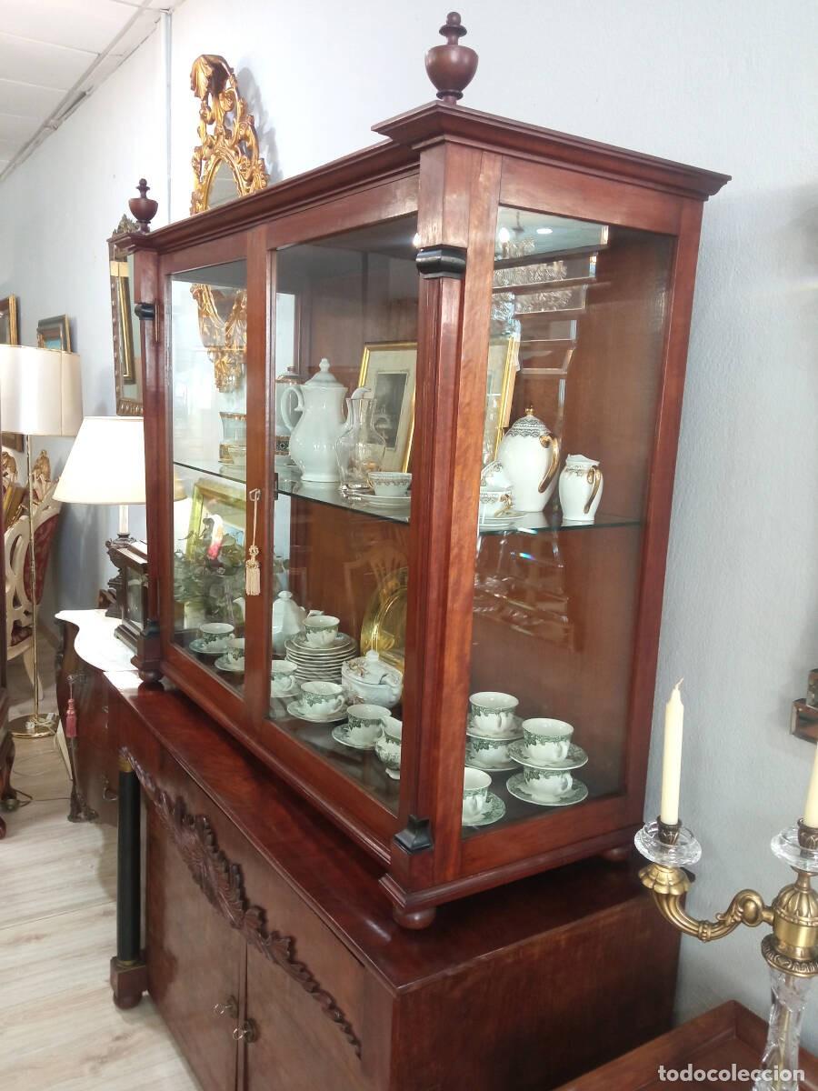 Antig&uuml;edades: Vitrina antigua de caoba - Foto 3