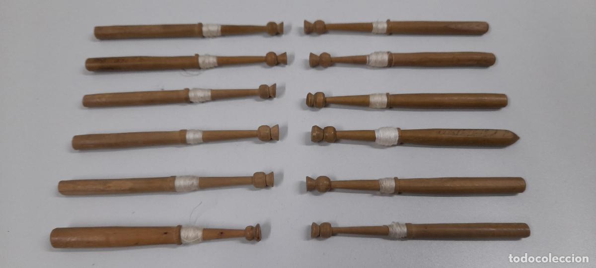 Antig&uuml;edades: BOLILLOS ANTIGUOS EN MADERA CON HILO - Foto 2
