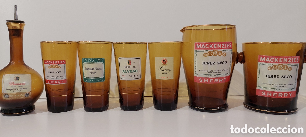 Antig&uuml;edades: Vasos, jarras de diferentes marcaa de vino. - Foto 1