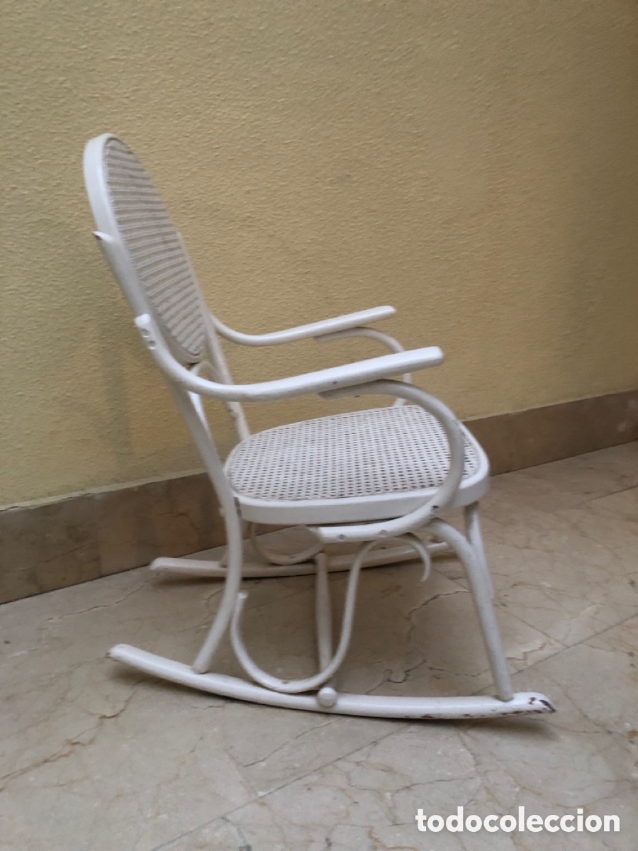 Antig&uuml;edades: ANTIGUA MECEDORA ESTILO THONET BLANCA - Foto 2
