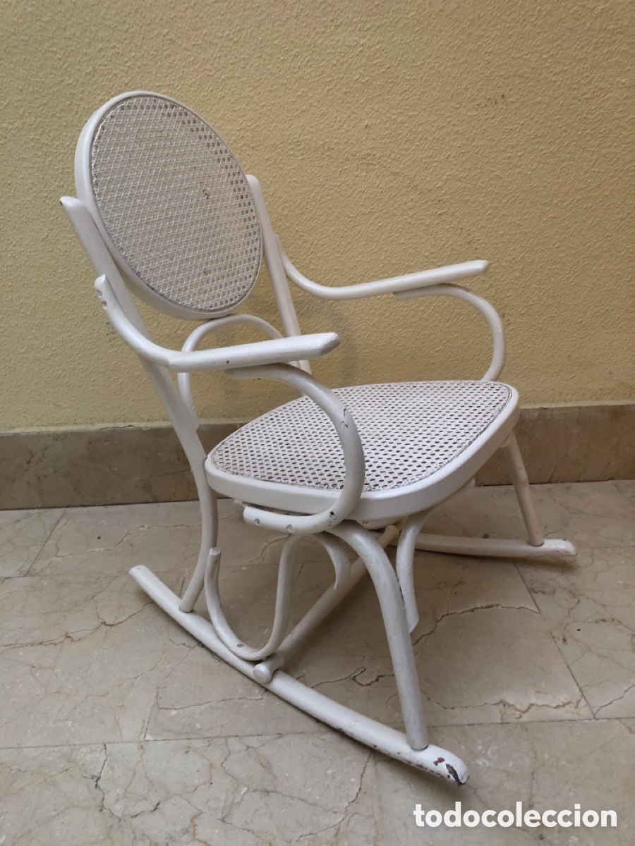 Antig&uuml;edades: ANTIGUA MECEDORA ESTILO THONET BLANCA - Foto 1