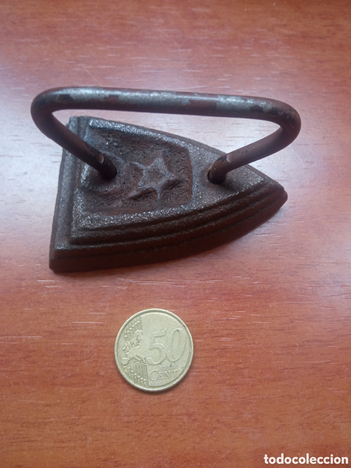 Antig&uuml;edades: Mini plancha antigua y soporte . - Foto 4