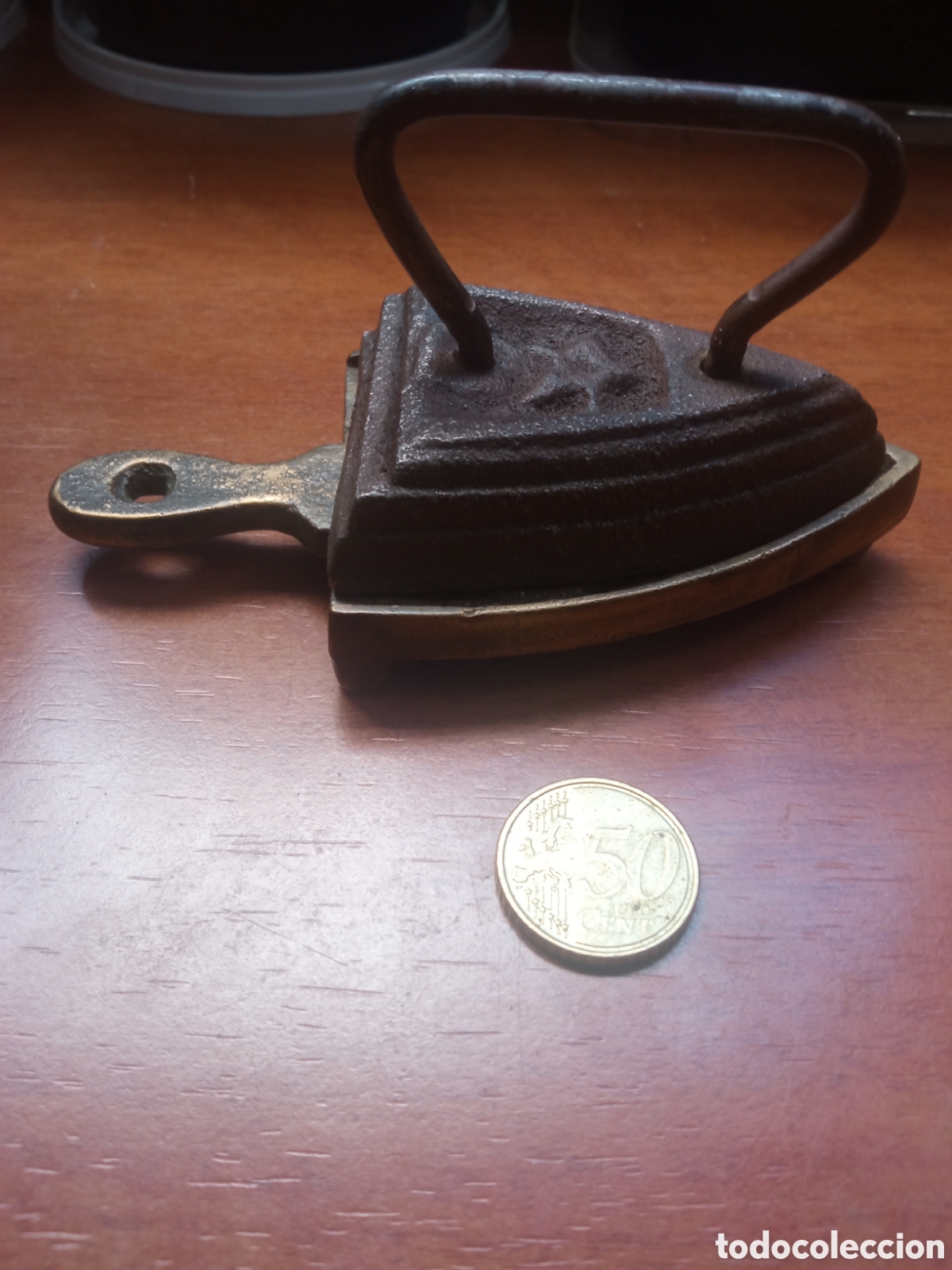 Antig&uuml;edades: Mini plancha antigua y soporte . - Foto 1