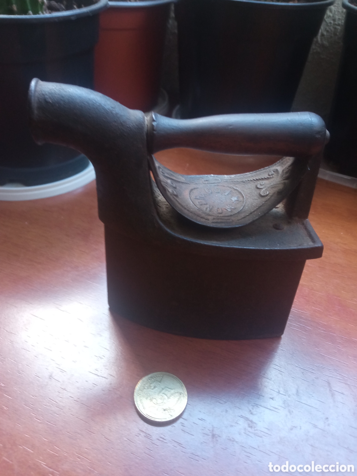 Antig&uuml;edades: Mini plancha antigua de carb&oacute;n . - Foto 1