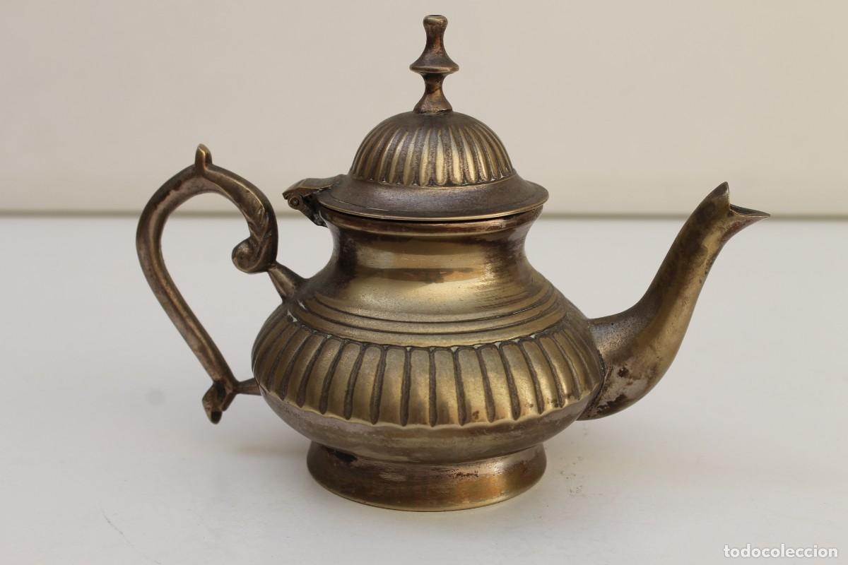 Antig&uuml;edades: PEQUE&Ntilde;A TETERA DE BRONCE O LATON. - Foto 2