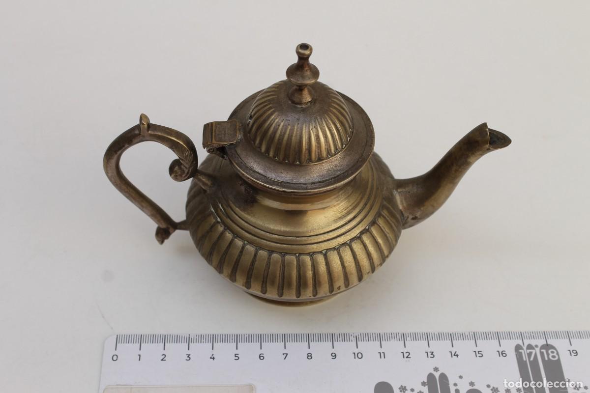 Antig&uuml;edades: PEQUE&Ntilde;A TETERA DE BRONCE O LATON. - Foto 3