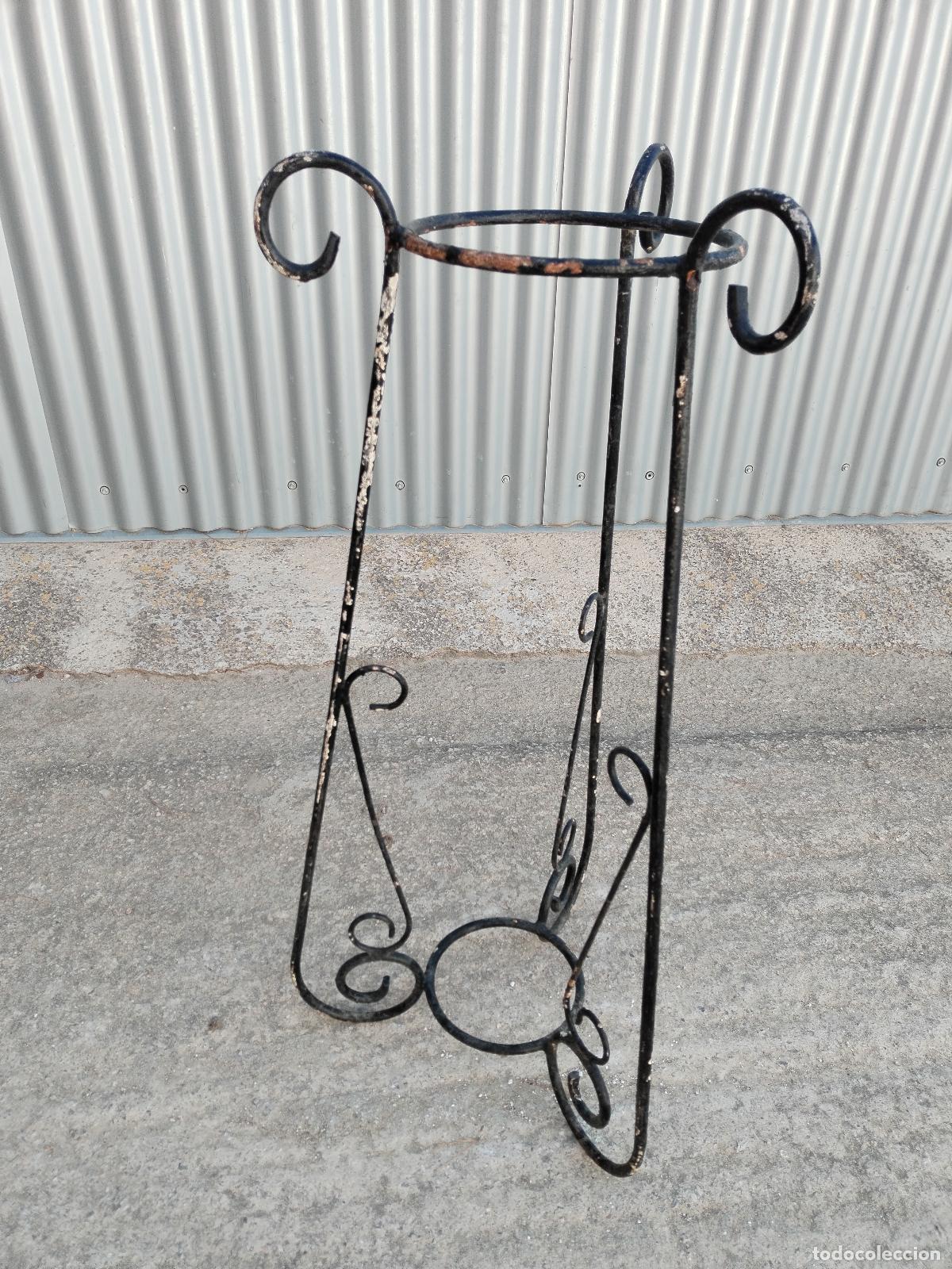Antig&uuml;edades: antiguo macetero de hierro forja - Foto 2