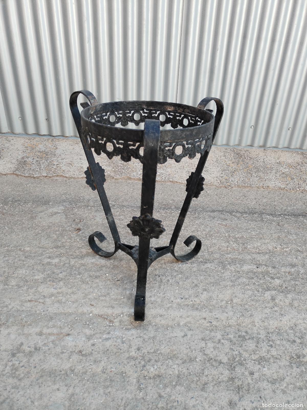 Antig&uuml;edades: antiguo macetero de hierro forja - Foto 5