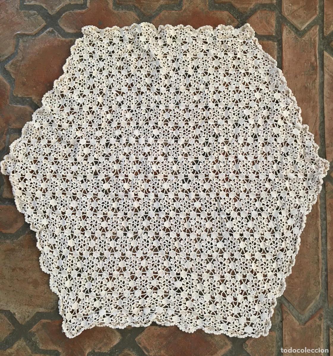 Antig&uuml;edades: Tapete de crochet hexagonal para mesa camilla - Foto 2