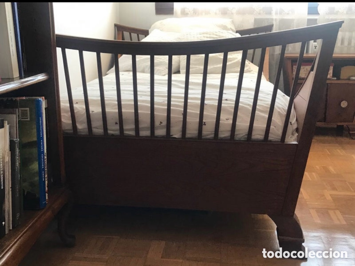 Antig&uuml;edades: Cama y mesita de madera maciza de casta&ntilde;o - Foto 2