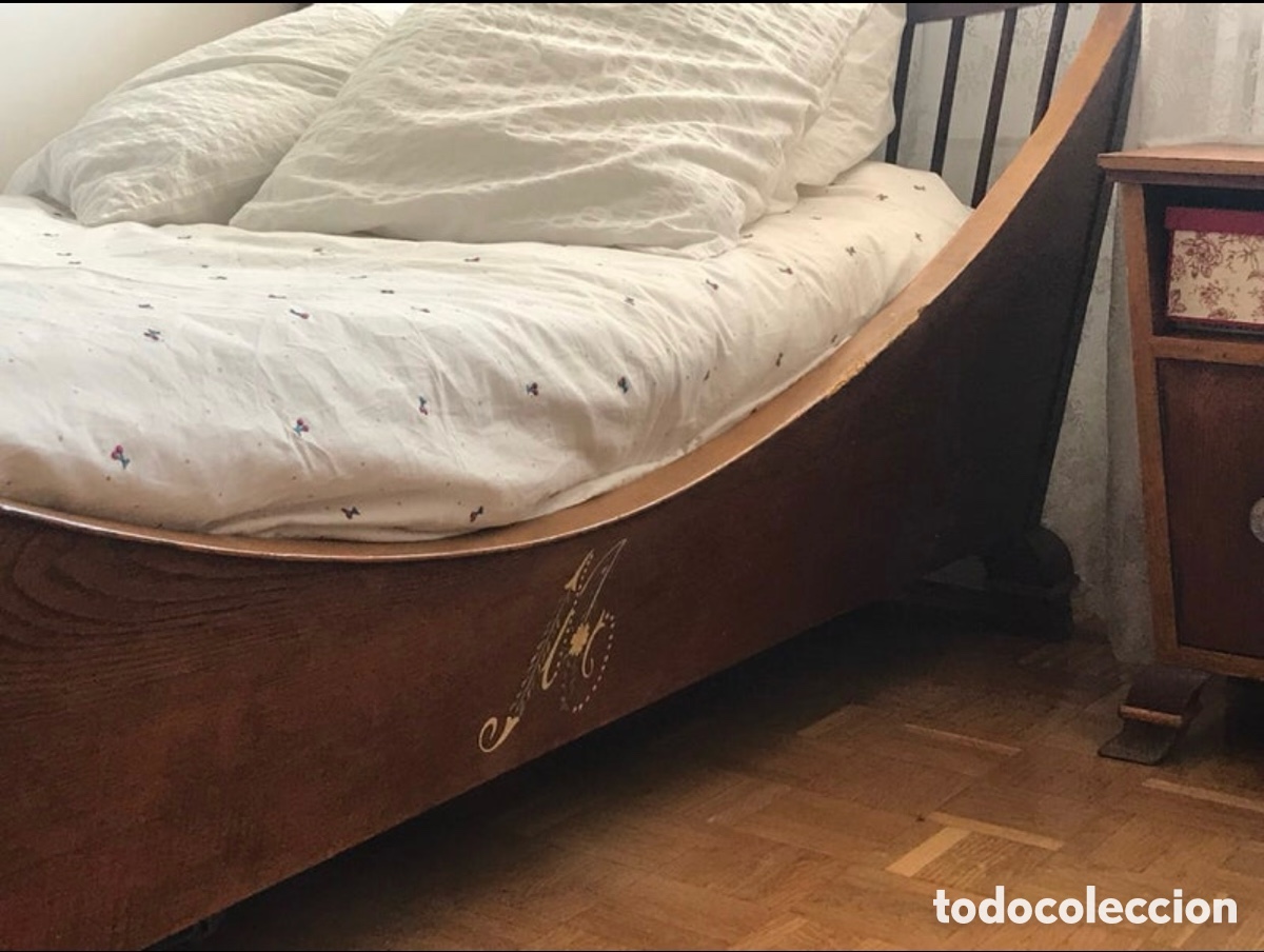 Antig&uuml;edades: Cama y mesita de madera maciza de casta&ntilde;o - Foto 4