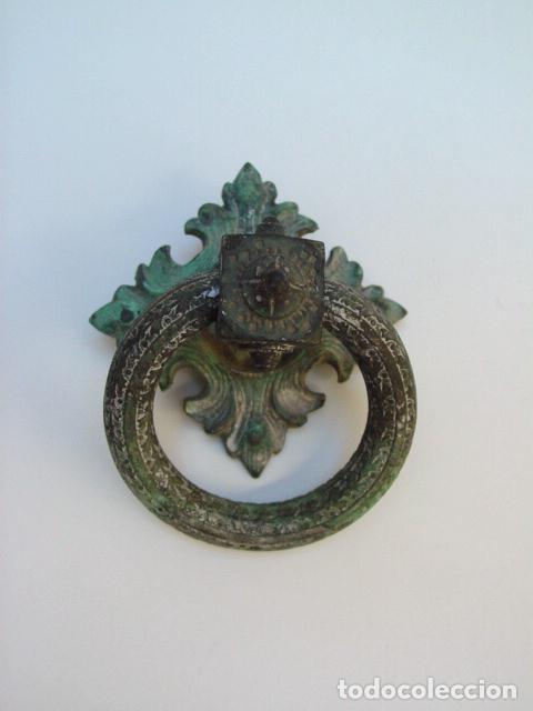 Antig&uuml;edades: ANTIGUO TIRADOR DE BRONCE - Foto 2