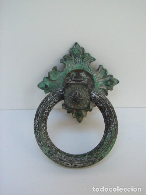 Antig&uuml;edades: ANTIGUO TIRADOR DE BRONCE - Foto 1
