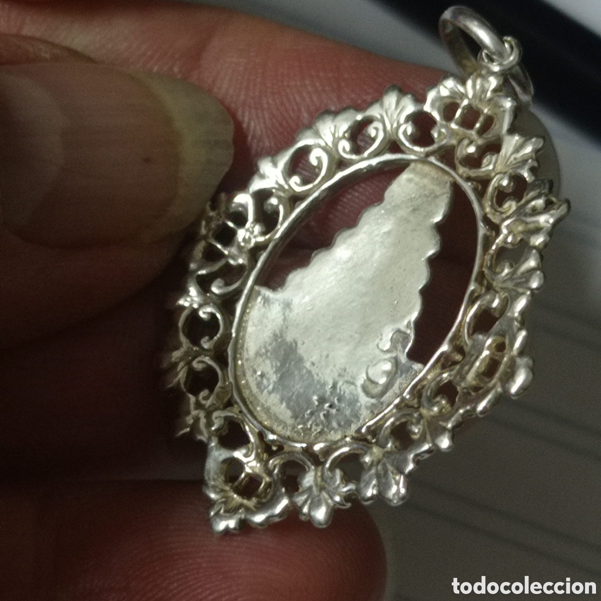 Antig&uuml;edades: Medalla de plata de la Virgen del Rocio - Foto 2