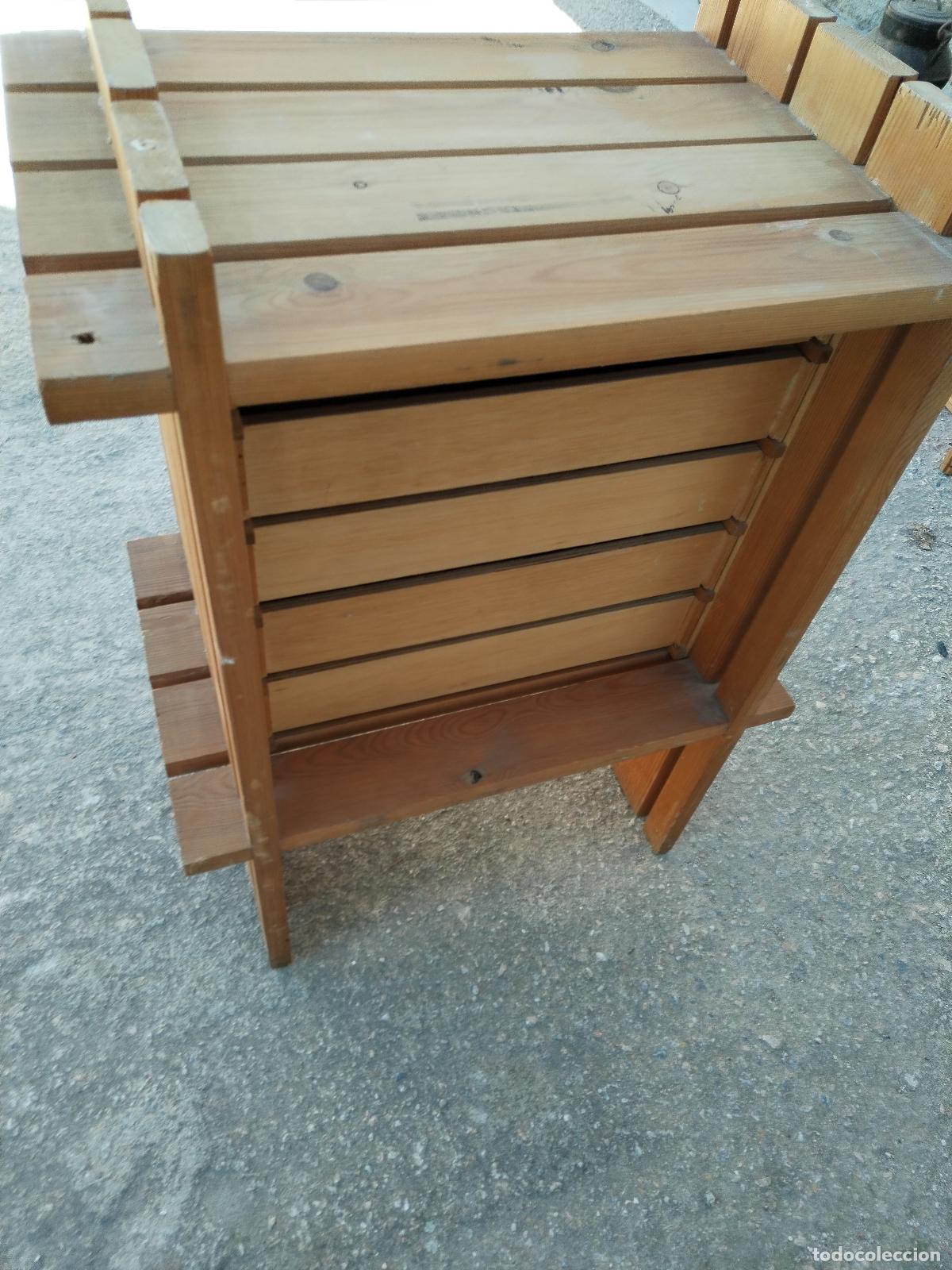 Antig&uuml;edades: mesilla de rustica de madera - Foto 2