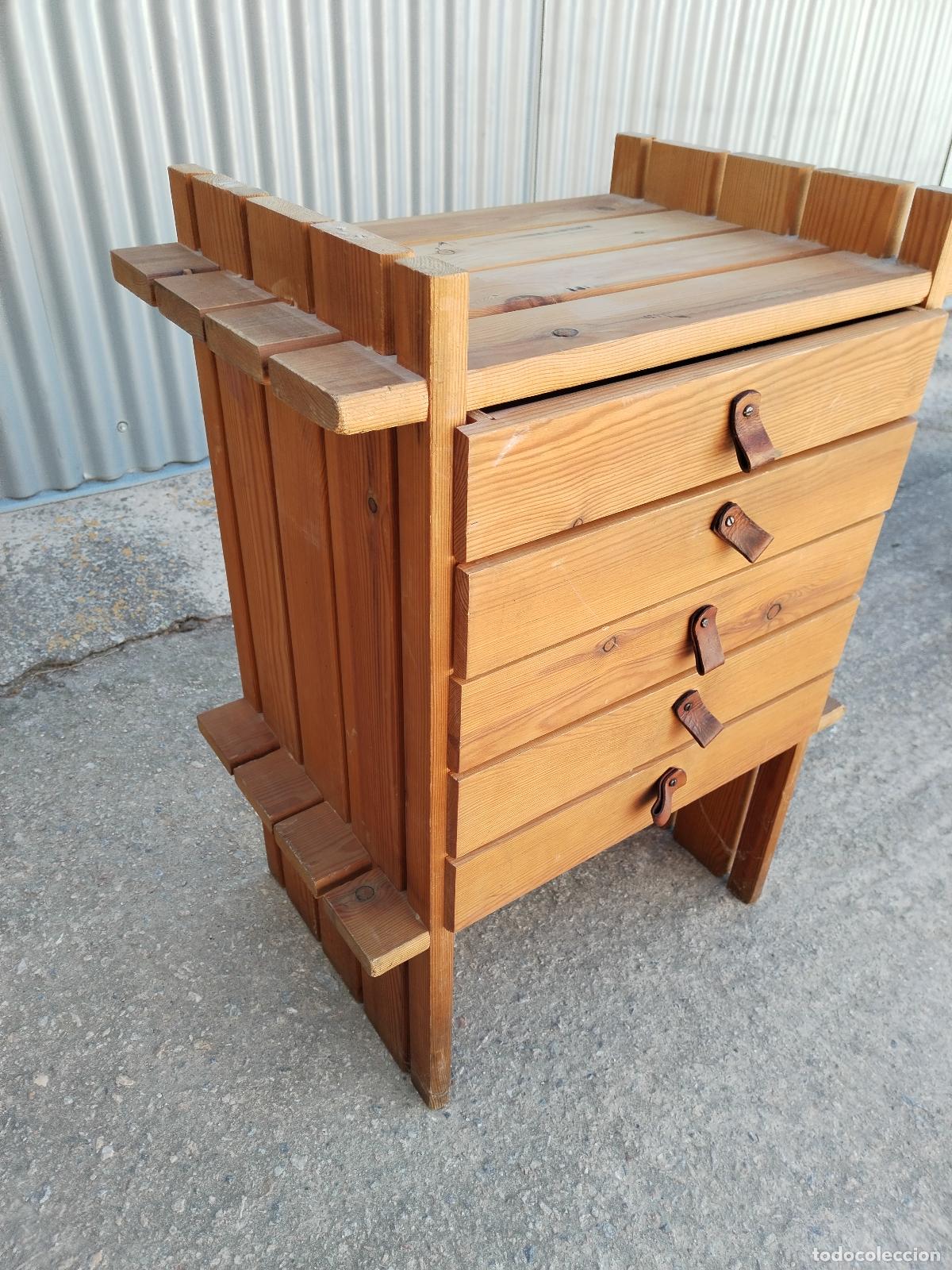 Antig&uuml;edades: mesilla de rustica de madera - Foto 1