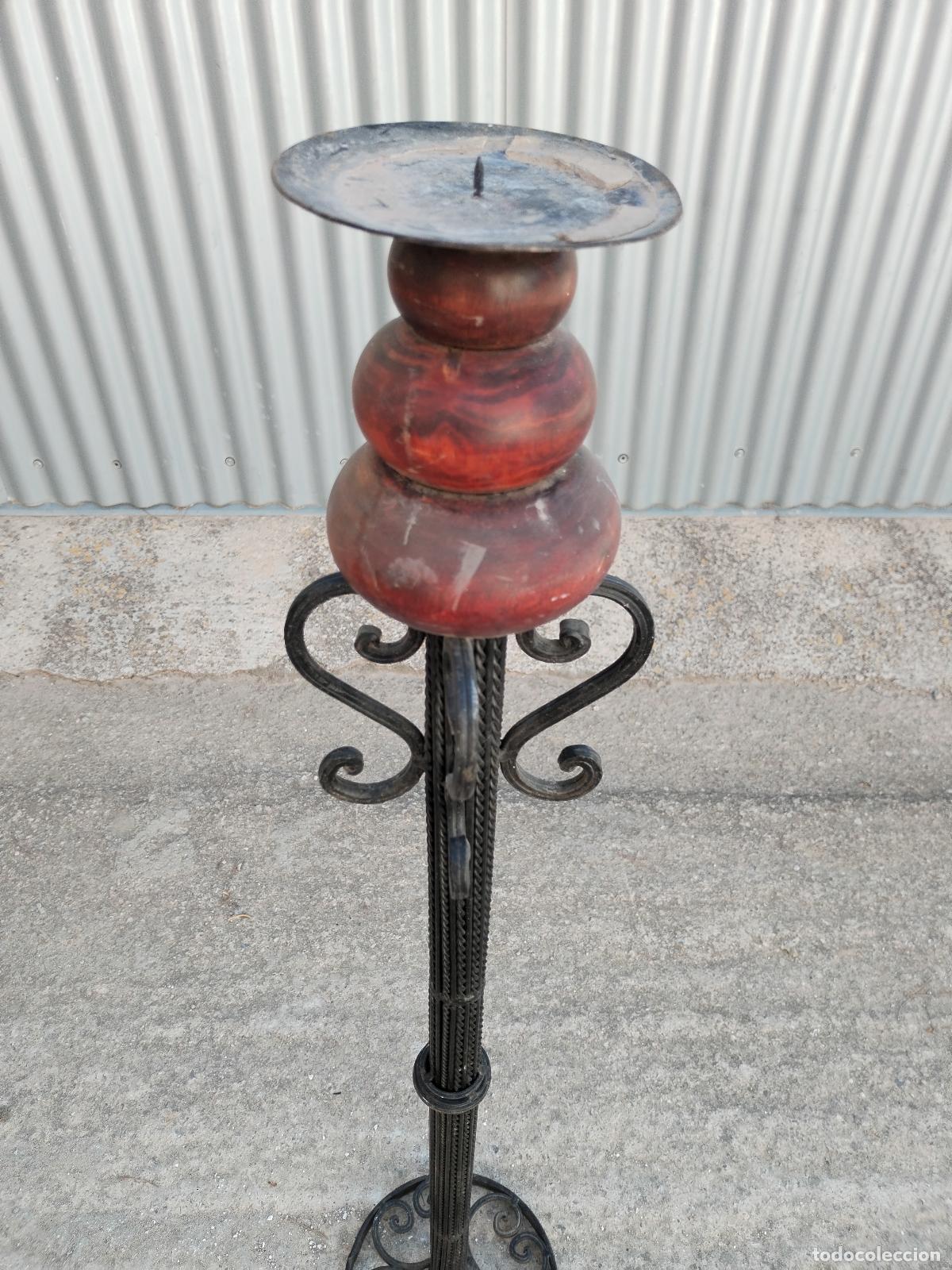 Antig&uuml;edades: candelabro grande en hierro de forja y madera - Foto 5