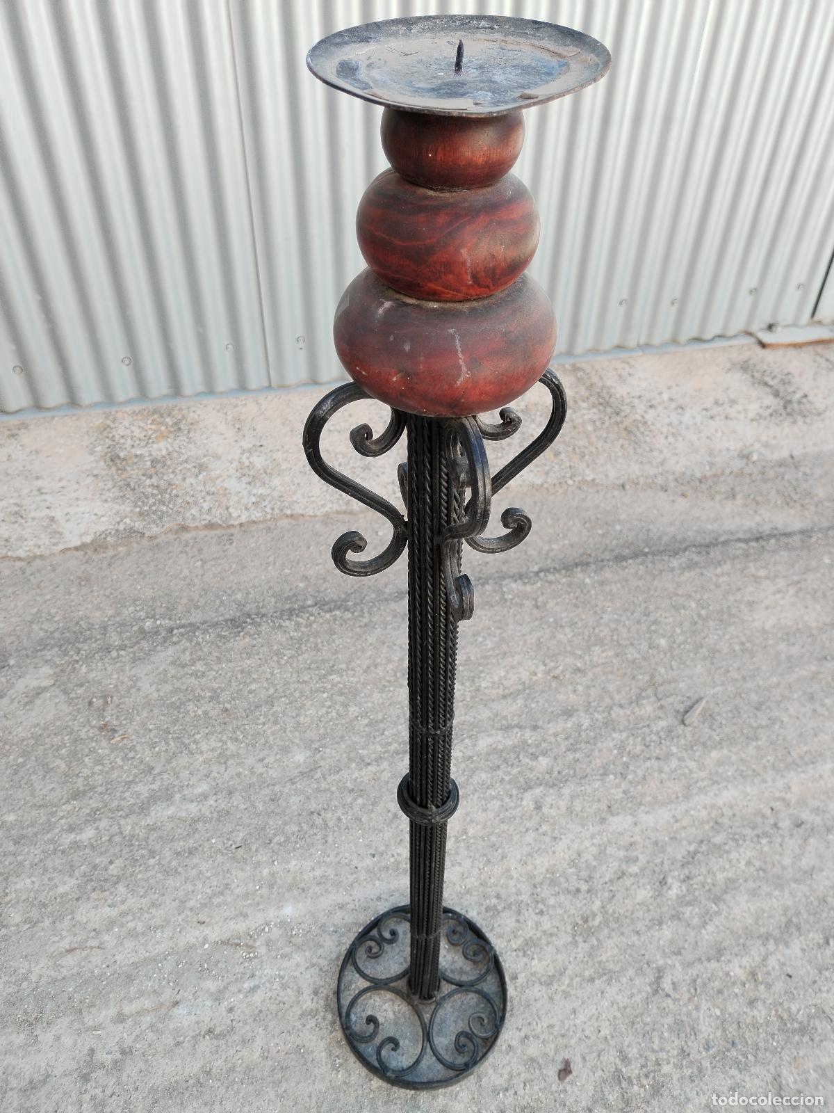 Antig&uuml;edades: candelabro grande en hierro de forja y madera - Foto 7