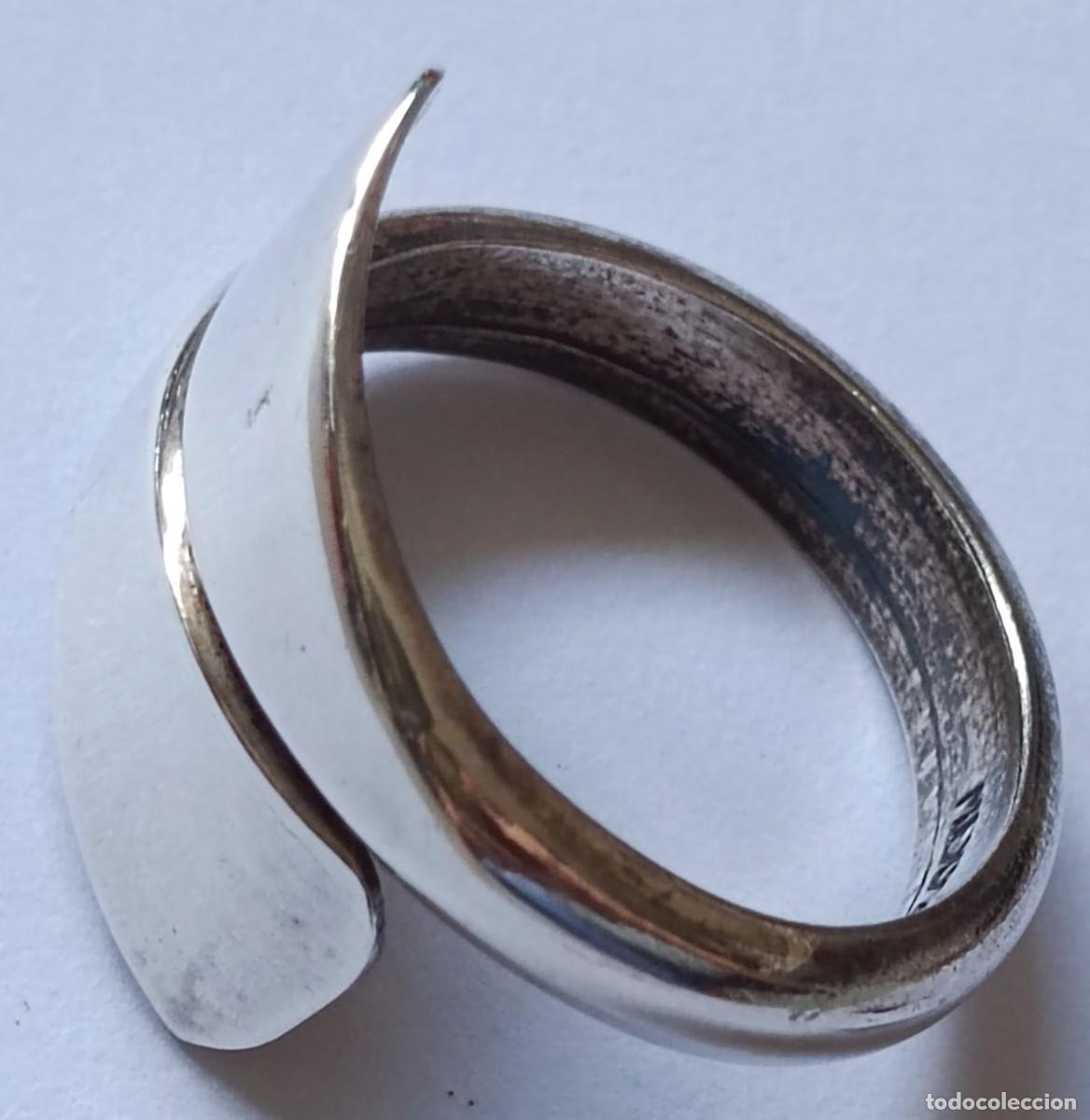 Antig&uuml;edades: ANILLO PLATA DE LEY ENVOLVENTE - Foto 1