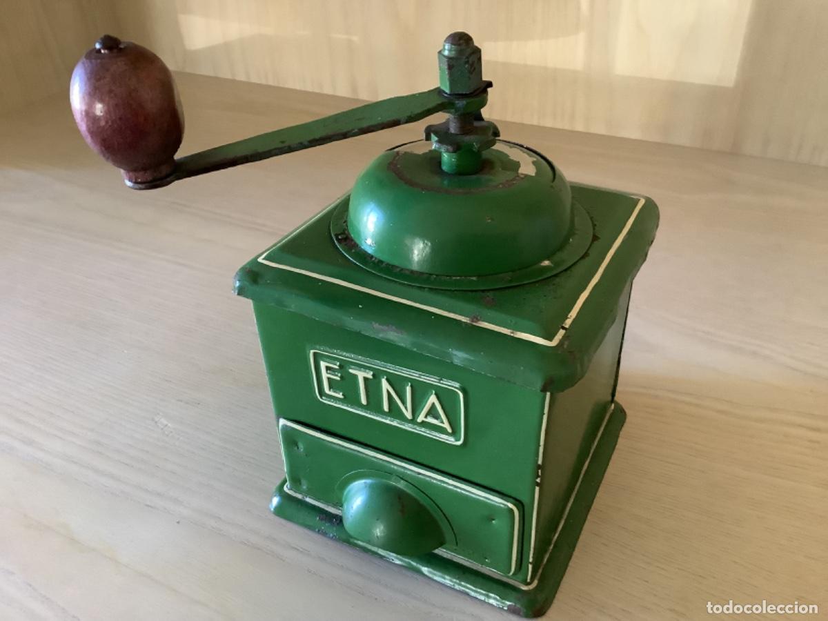 Antiguidades: Molino de caf&eacute; ETNA en chapa
