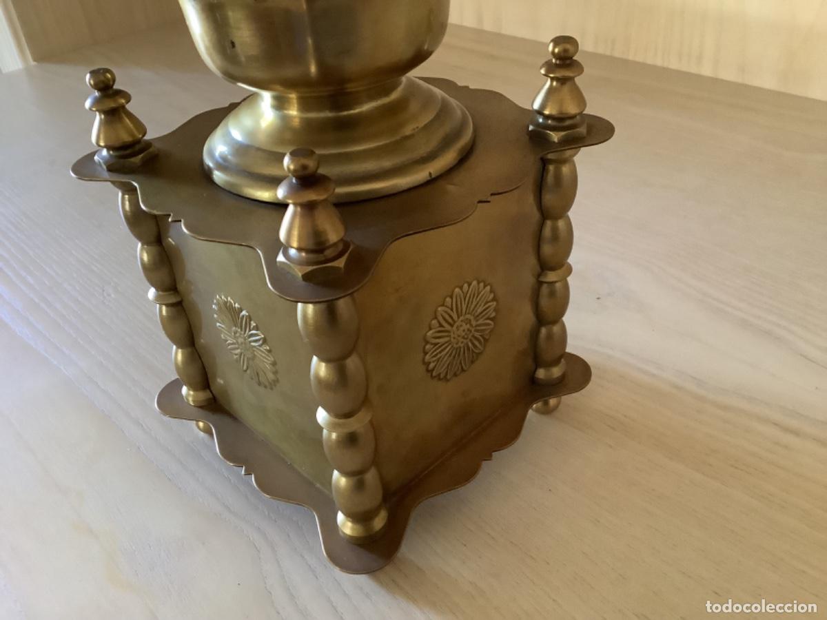Antig&uuml;edades: Molino de caf&eacute; sin marca en Lat&oacute;n - Foto 4