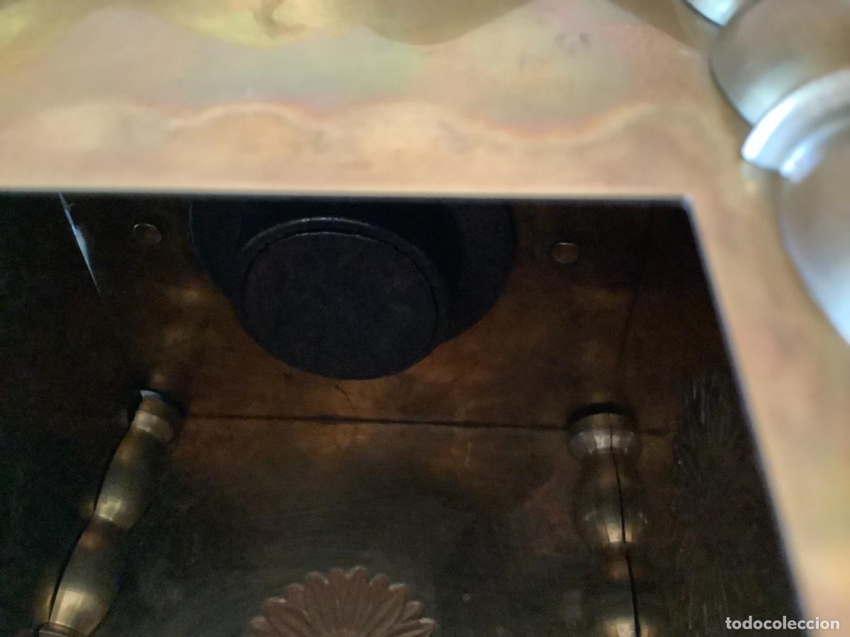 Antig&uuml;edades: Molino de caf&eacute; sin marca en Lat&oacute;n - Foto 9