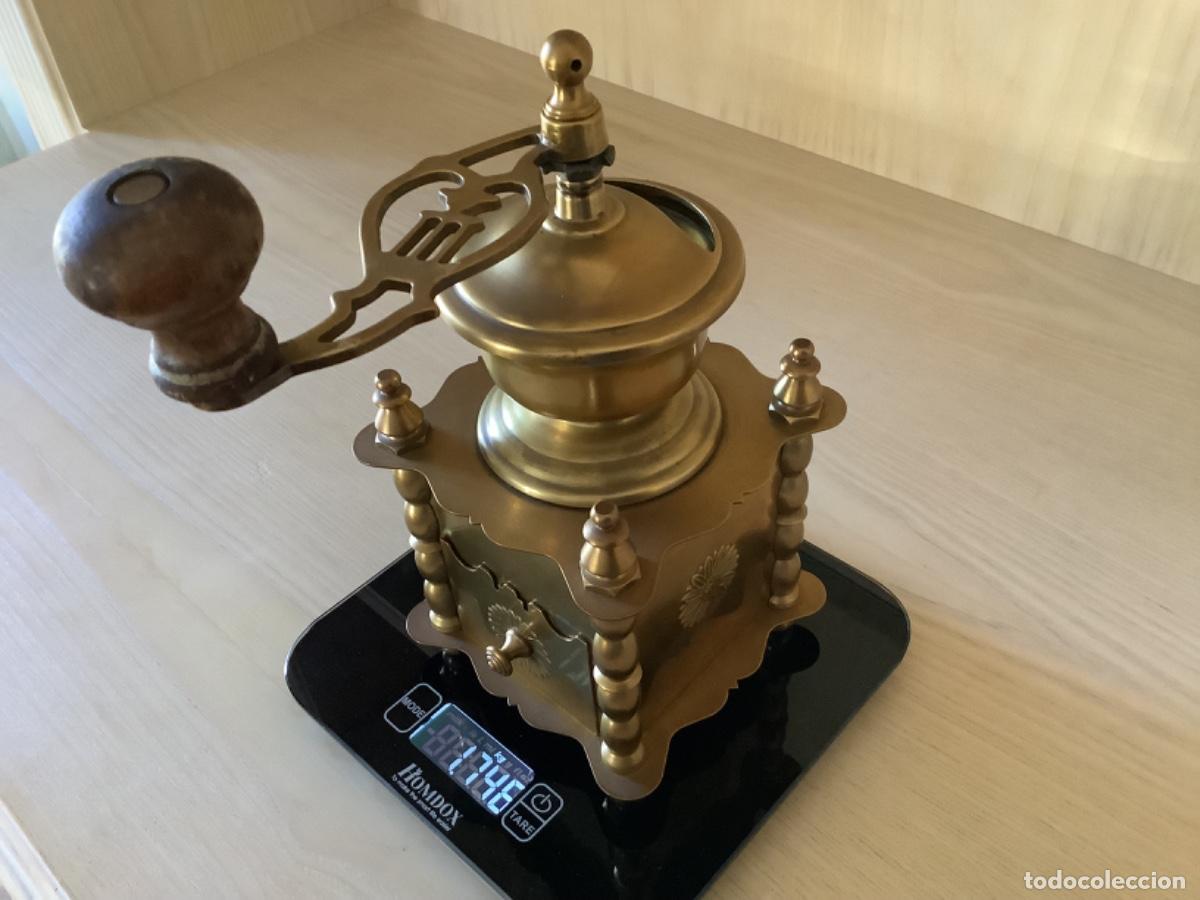Antig&uuml;edades: Molino de caf&eacute; sin marca en Lat&oacute;n - Foto 13