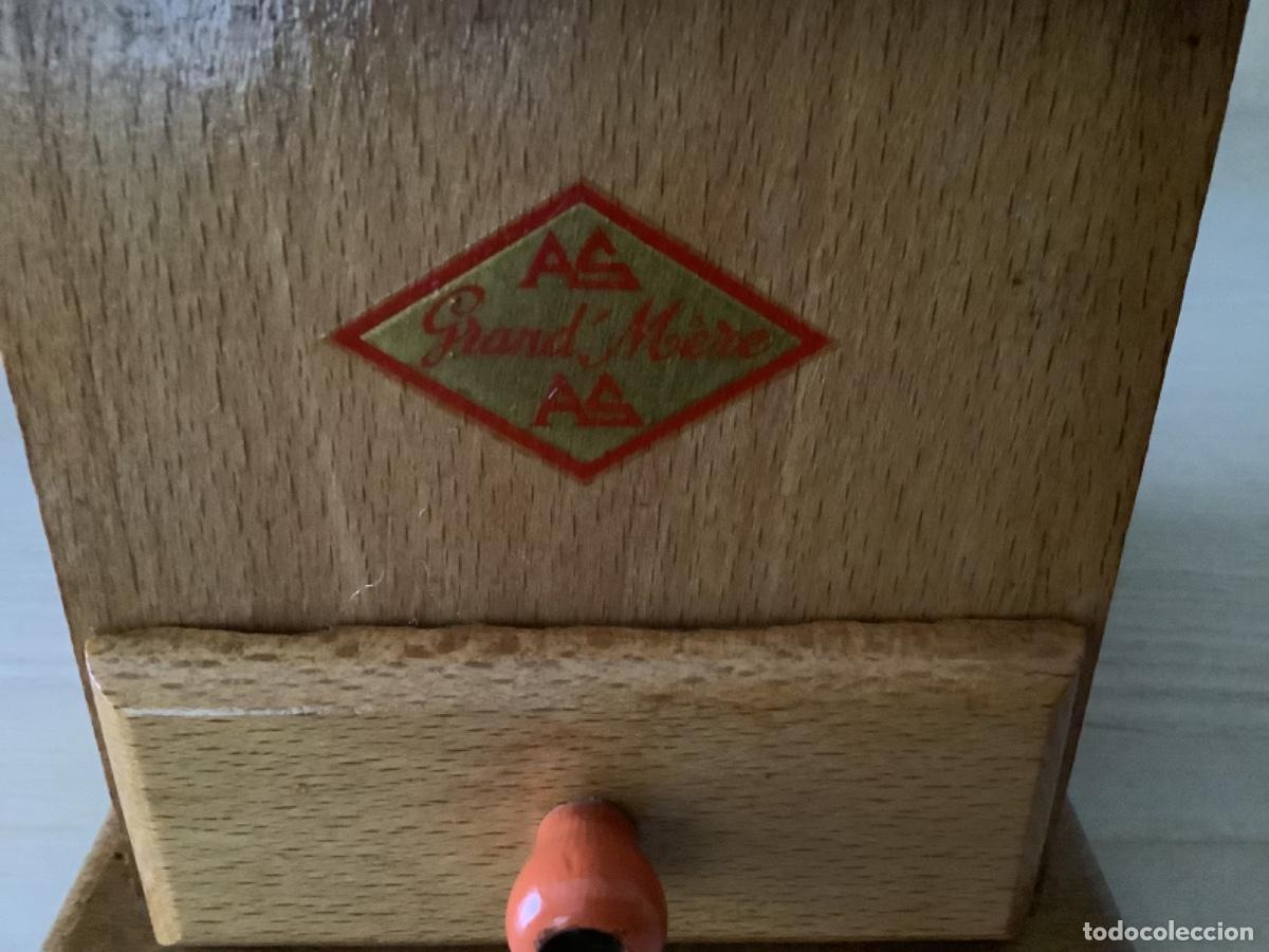 Antig&uuml;edades: Molino de cafe AS , &ldquo; Grand &lsquo; M&eacute;re &ldquo; - Foto 2