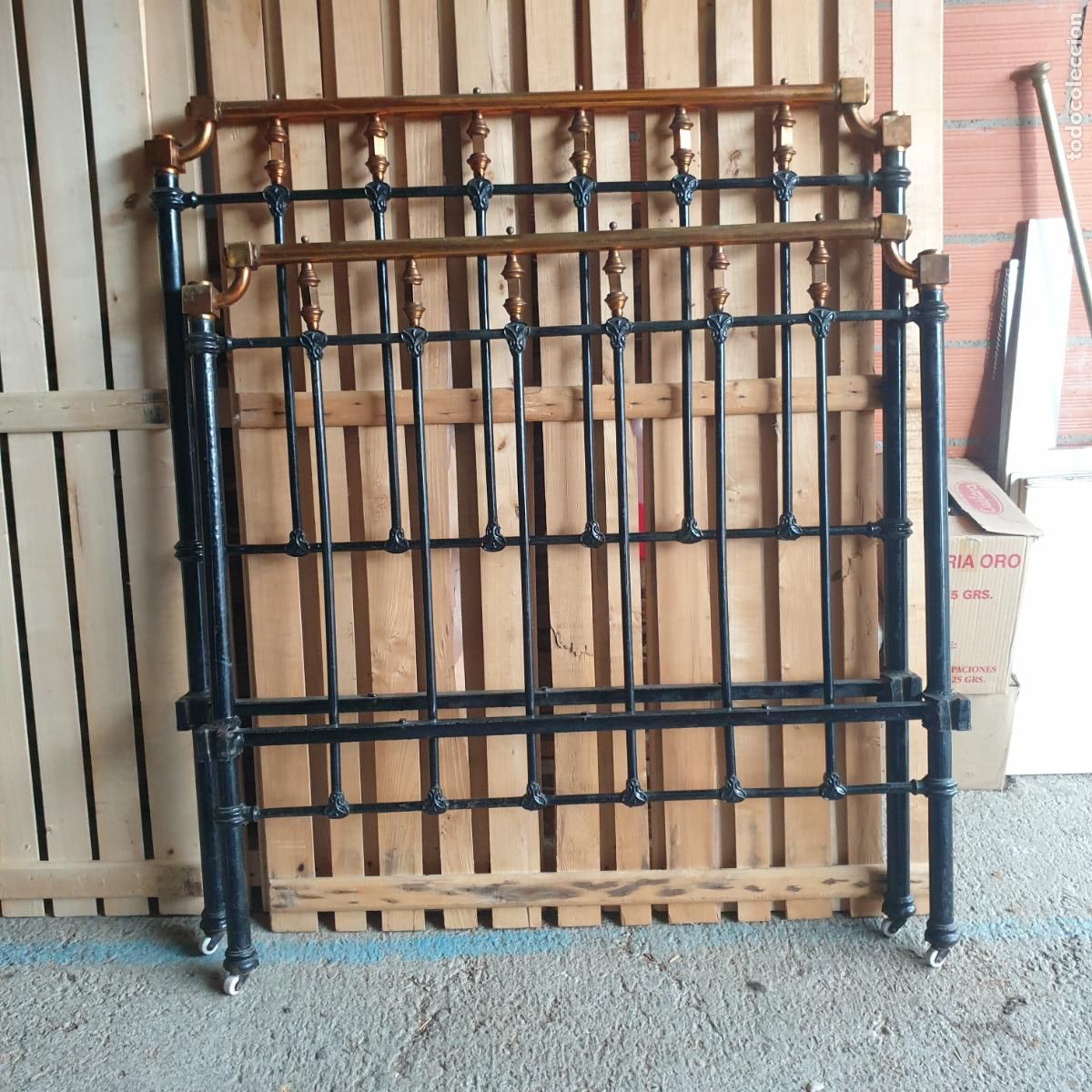 Antig&uuml;edades: ANTIGUA CAMA DE HIERRO Y LAT&Oacute;N - Foto 2