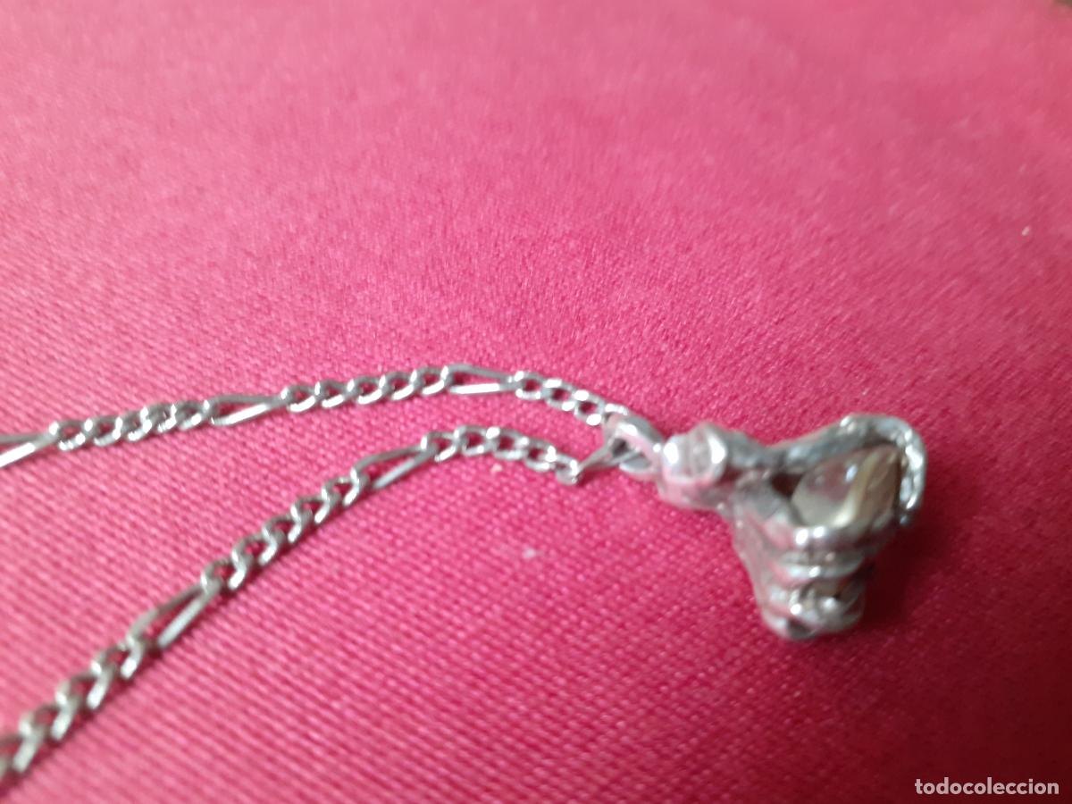 Antig&uuml;edades: Cadena con colgante de plata - Foto 1