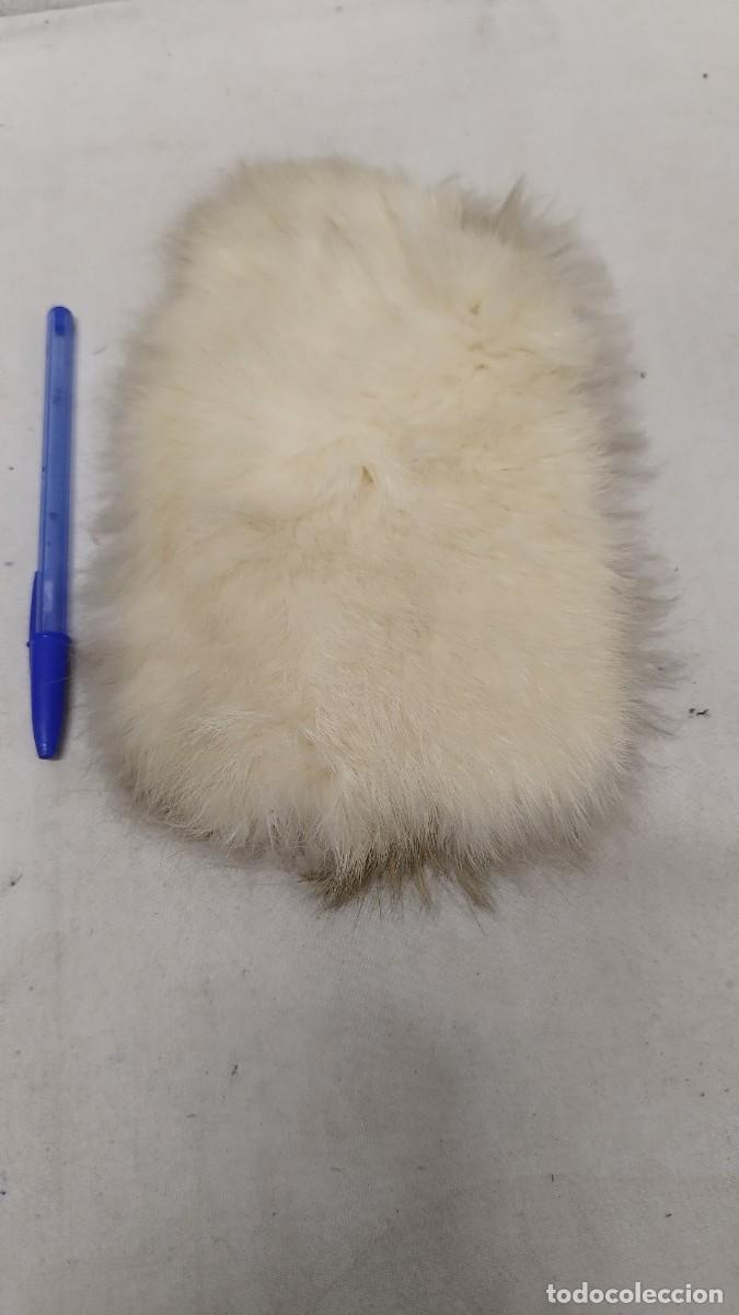 Antiquit&eacute;s: Trozo de piel a identificar,peque&ntilde;a tela para artesania.