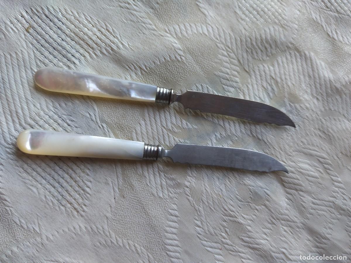 Antig&uuml;edades: Lote de 2 cuchillos para queso con el mango anacarado. - Foto 5