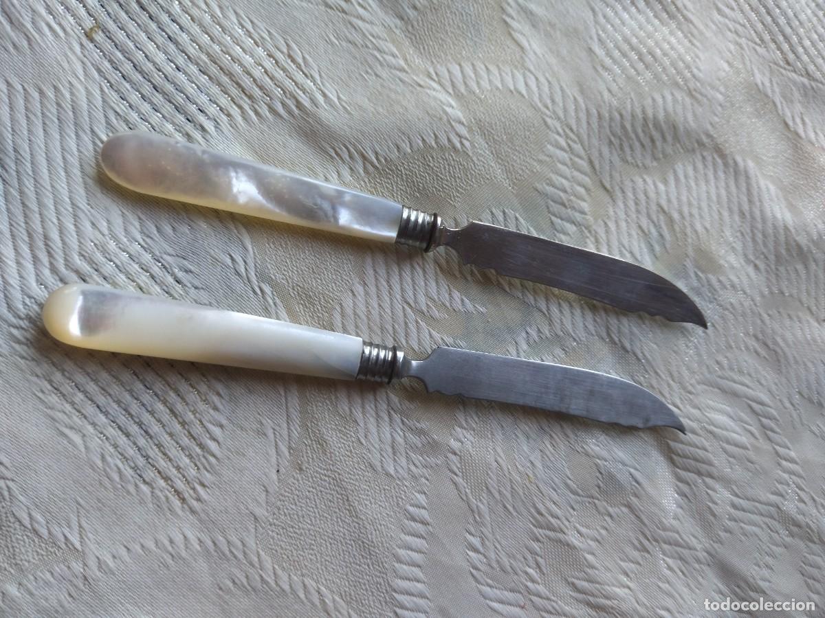 Antig&uuml;edades: Lote de 2 cuchillos para queso con el mango anacarado. - Foto 6