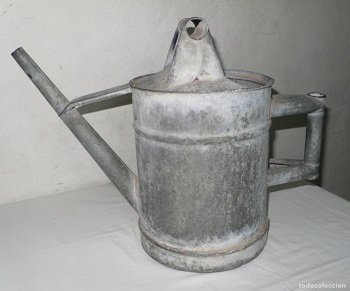 Antig&uuml;edades: ANTIGUA REGADERA DE ZINC - Foto 1